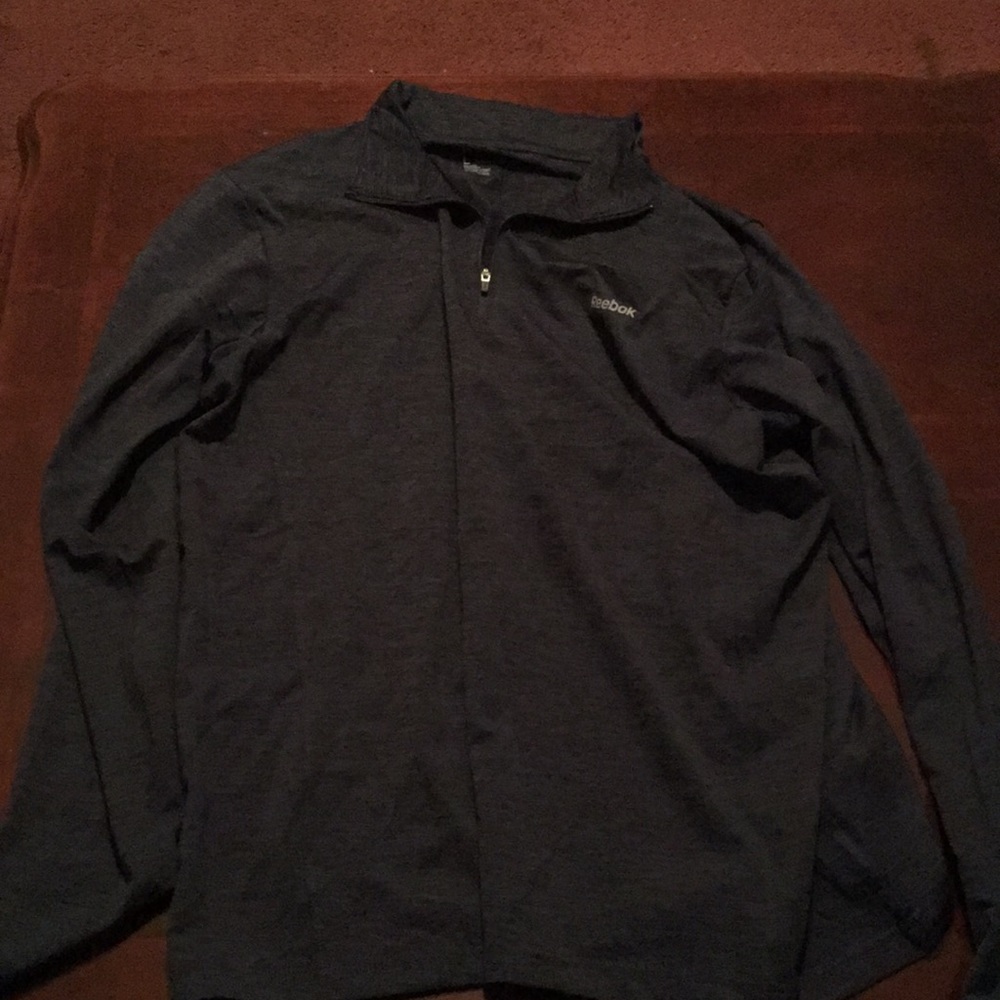 Long sleeve Reebok polyester/spandex pullover - Picture 2 of 3